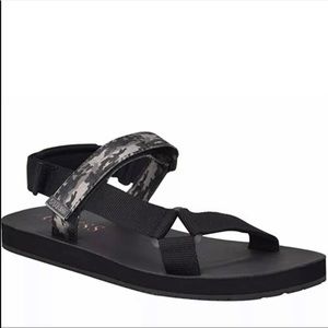 🆕Guess Dura Sporty Camo Sandals